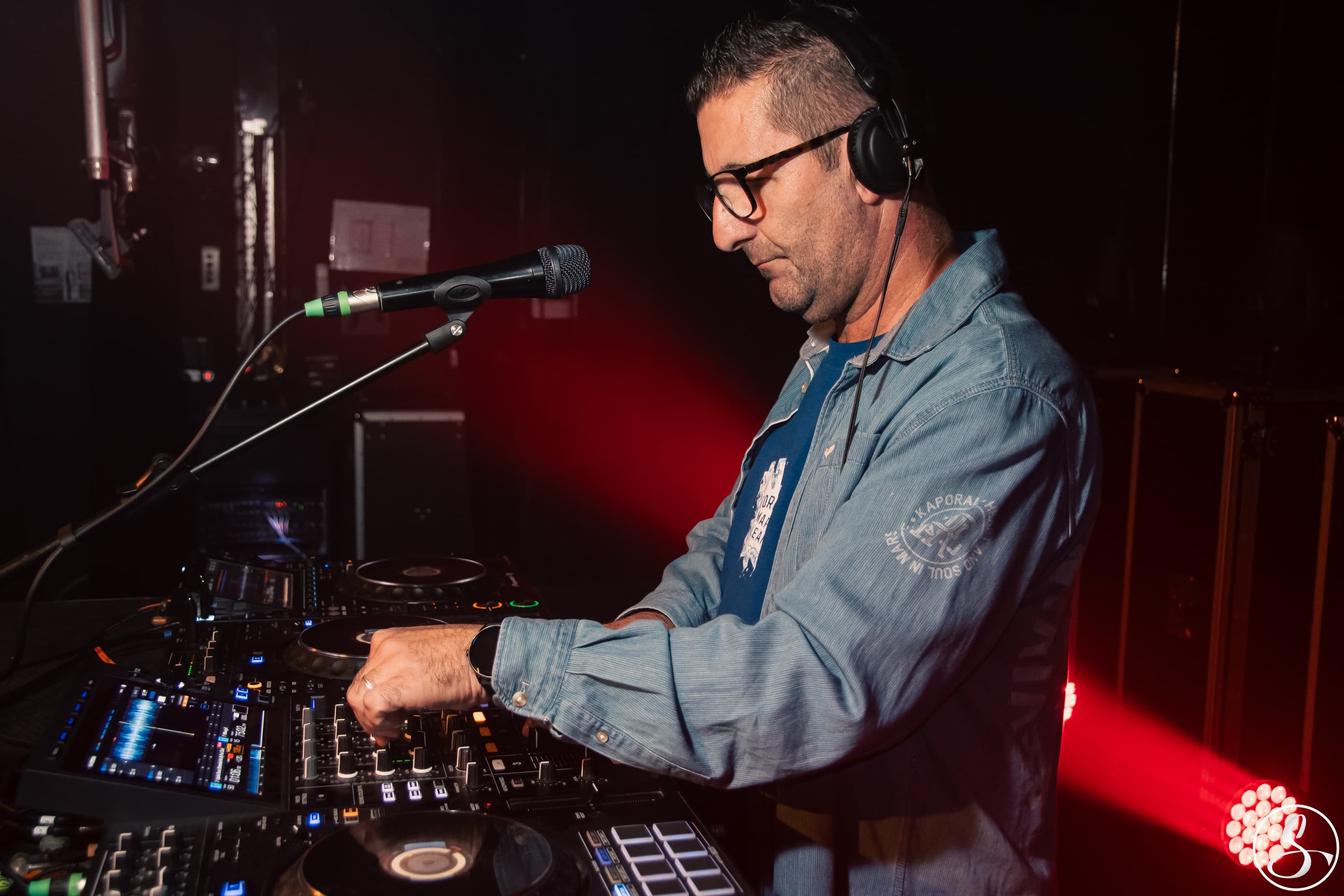 Carrément Tubes par DJ FOU - Salle culturelle L’Escale - Morteau (25)